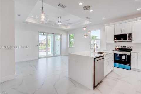 Villa ou maison à vendre à Cape Coral, Floride: 2 chambres, 118.17 m2 № 2431360 - photo 11