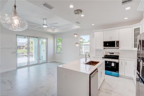 Villa ou maison à vendre à Cape Coral, Floride: 2 chambres, 118.17 m2 № 2431360 - photo 8