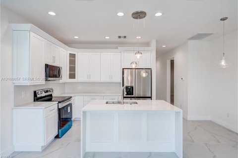 Villa ou maison à vendre à Cape Coral, Floride: 2 chambres, 118.17 m2 № 2431360 - photo 9