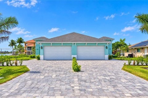 Villa ou maison à vendre à Cape Coral, Floride: 2 chambres, 118.17 m2 № 2431360 - photo 4