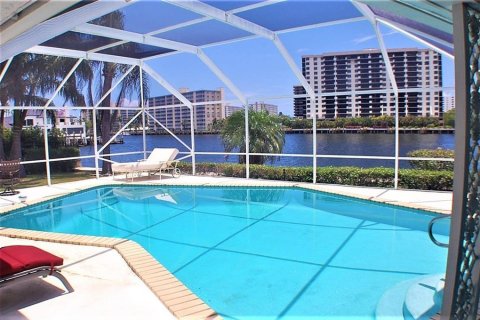 House in Boca Raton, Florida 3 bedrooms, 173.17 sq.m. № 1118673