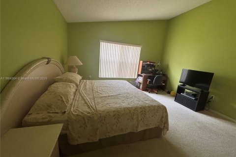 House in Pembroke Pines, Florida 3 bedrooms, 169.18 sq.m. № 1891935 - photo 17