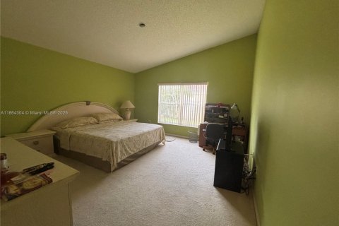 House in Pembroke Pines, Florida 3 bedrooms, 169.18 sq.m. № 1891935 - photo 16