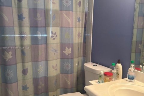 House in Pembroke Pines, Florida 3 bedrooms, 169.18 sq.m. № 1891935 - photo 24
