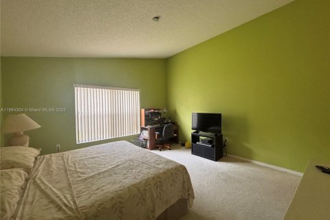 House in Pembroke Pines, Florida 3 bedrooms, 169.18 sq.m. № 1891935 - photo 18