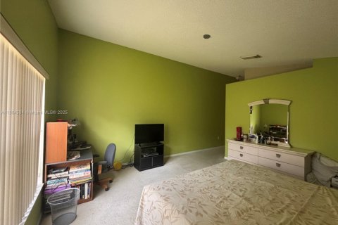 House in Pembroke Pines, Florida 3 bedrooms, 169.18 sq.m. № 1891935 - photo 19