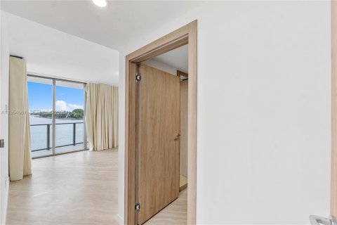 House in Bay Harbor Islands, Florida 3 bedrooms, 187.11 sq.m. № 2025853 - photo 17