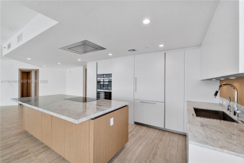 House in Bay Harbor Islands, Florida 3 bedrooms, 187.11 sq.m. № 2025853 - photo 8