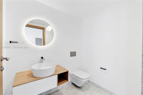 House in Bay Harbor Islands, Florida 3 bedrooms, 187.11 sq.m. № 2025853 - photo 25