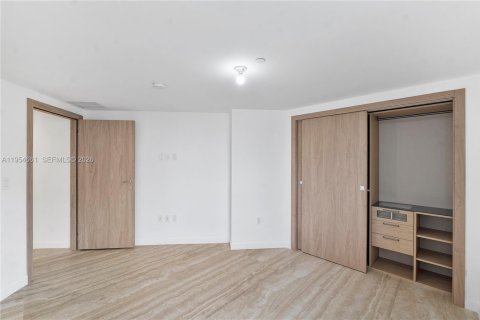 House in Bay Harbor Islands, Florida 3 bedrooms, 187.11 sq.m. № 2025853 - photo 15