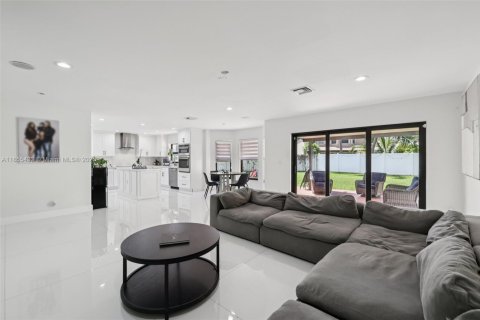 House in Miramar, Florida 5 bedrooms, 313.82 sq.m. № 1882528 - photo 5