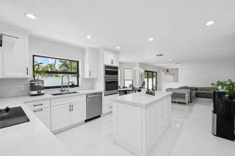 House in Miramar, Florida 5 bedrooms, 313.82 sq.m. № 1882528 - photo 9