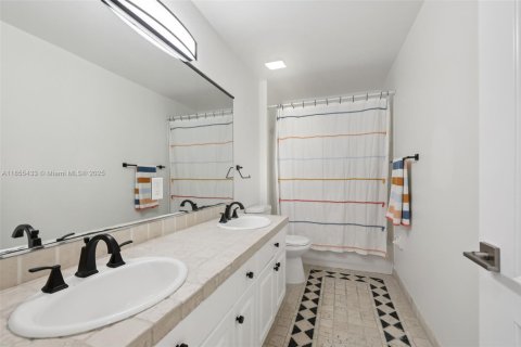 House in Miramar, Florida 5 bedrooms, 313.82 sq.m. № 1882528 - photo 22