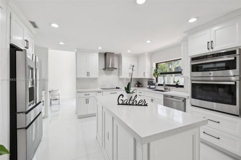 House in Miramar, Florida 5 bedrooms, 313.82 sq.m. № 1882528 - photo 10