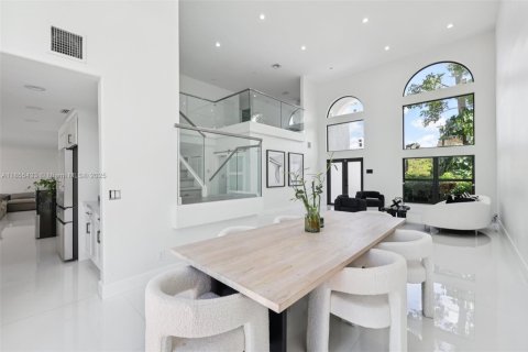 House in Miramar, Florida 5 bedrooms, 313.82 sq.m. № 1882528 - photo 8