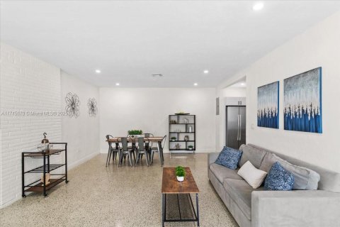 Villa ou maison à vendre à Miami, Floride: 3 chambres, 143.81 m2 № 1752493 - photo 4