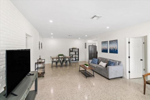 Villa ou maison à vendre à Miami, Floride: 3 chambres, 143.81 m2 № 1752493 - photo 3