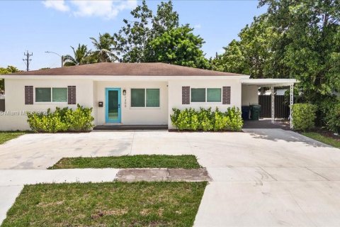 Villa ou maison à vendre à Miami, Floride: 3 chambres, 143.81 m2 № 1752493 - photo 2