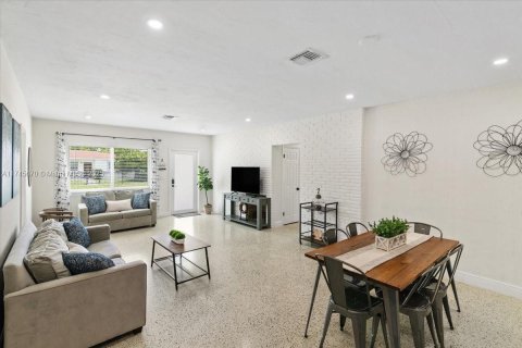 Villa ou maison à vendre à Miami, Floride: 3 chambres, 143.81 m2 № 1752493 - photo 12