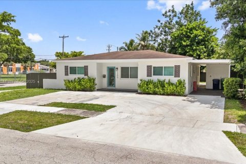 Villa ou maison à vendre à Miami, Floride: 3 chambres, 143.81 m2 № 1752493 - photo 1