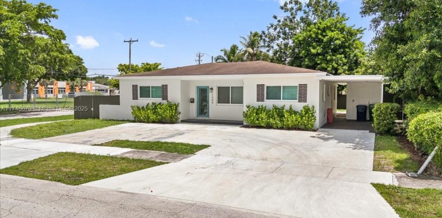 Villa ou maison à Miami, Floride 3 chambres, 143.81 m2 № 1752493