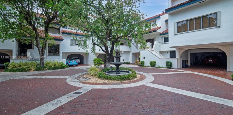 Villa ou maison à Miami, Floride 3 chambres, 337.98 m2 № 1898067