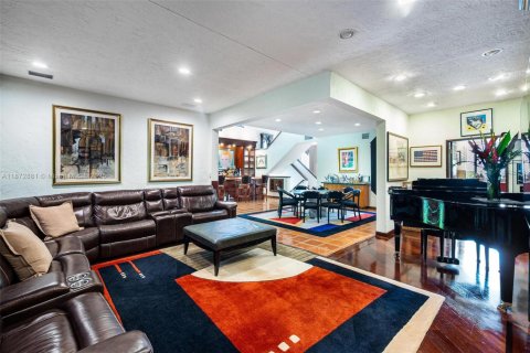 Villa ou maison à vendre à Miami, Floride: 3 chambres, 337.98 m2 № 1898067 - photo 8