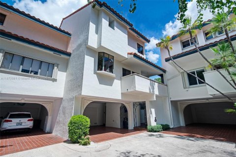 Villa ou maison à vendre à Miami, Floride: 3 chambres, 337.98 m2 № 1898067 - photo 2