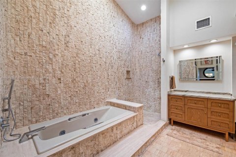 Villa ou maison à vendre à Miami, Floride: 3 chambres, 337.98 m2 № 1898067 - photo 22