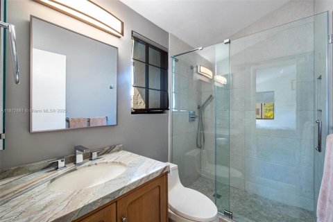 Villa ou maison à vendre à Miami, Floride: 3 chambres, 337.98 m2 № 1898067 - photo 28