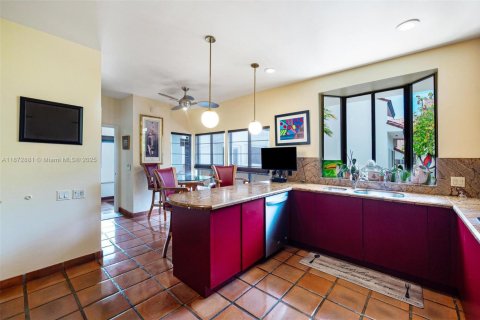 Villa ou maison à vendre à Miami, Floride: 3 chambres, 337.98 m2 № 1898067 - photo 11