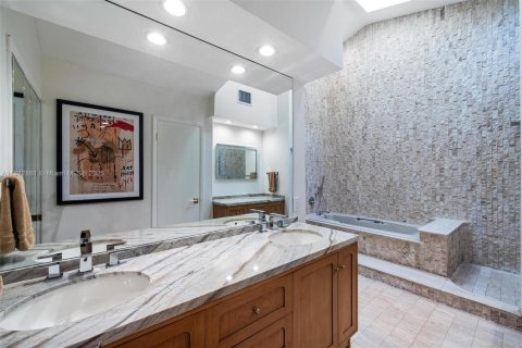 Villa ou maison à vendre à Miami, Floride: 3 chambres, 337.98 m2 № 1898067 - photo 25