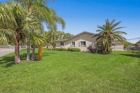 House in Palmetto Bay, Florida 4 bedrooms, 271.83 sq.m. № 2244063 - photo 21