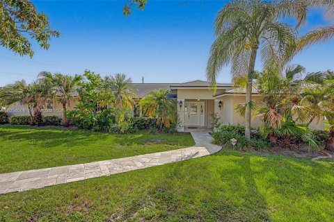 House in Palmetto Bay, Florida 4 bedrooms, 271.83 sq.m. № 2244063
