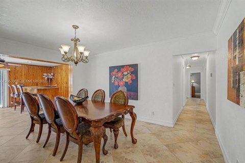 House in Palmetto Bay, Florida 4 bedrooms, 271.83 sq.m. № 2244063 - photo 5