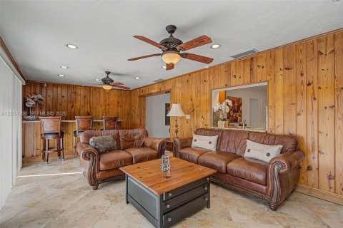 House in Palmetto Bay, Florida 4 bedrooms, 271.83 sq.m. № 2244063 - photo 9