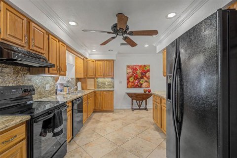 House in Palmetto Bay, Florida 4 bedrooms, 271.83 sq.m. № 2244063 - photo 7