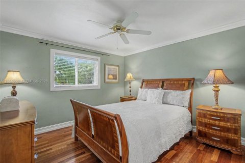 House in Palmetto Bay, Florida 4 bedrooms, 271.83 sq.m. № 2244063 - photo 16