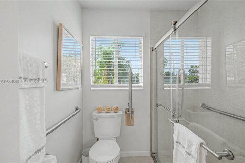 House in Palmetto Bay, Florida 4 bedrooms, 271.83 sq.m. № 2244063 - photo 14
