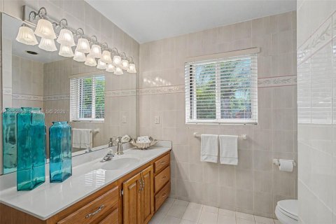 House in Palmetto Bay, Florida 4 bedrooms, 271.83 sq.m. № 2244063 - photo 18