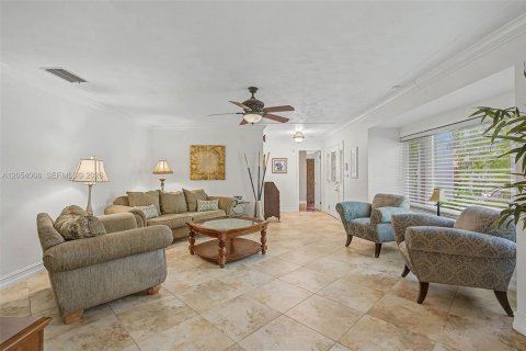 House in Palmetto Bay, Florida 4 bedrooms, 271.83 sq.m. № 2244063 - photo 3
