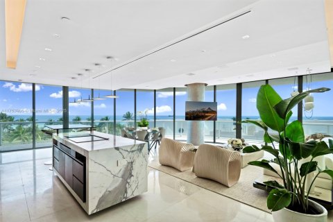 Condominio en venta en Miami Beach, Florida, 3 dormitorios, 233 m2 № 1860343 - foto 1