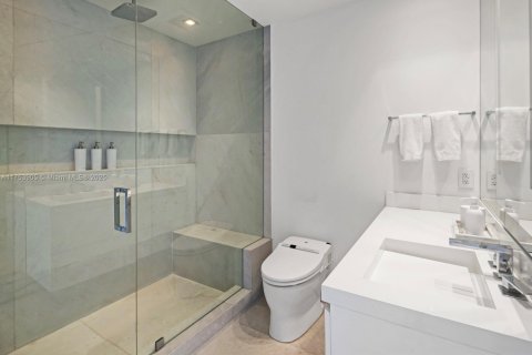 Condominio en venta en Miami Beach, Florida, 3 dormitorios, 233 m2 № 1860343 - foto 16