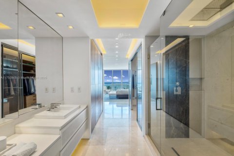 Condominio en venta en Miami Beach, Florida, 3 dormitorios, 233 m2 № 1860343 - foto 13