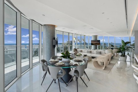 Condominio en venta en Miami Beach, Florida, 3 dormitorios, 233 m2 № 1860343 - foto 22