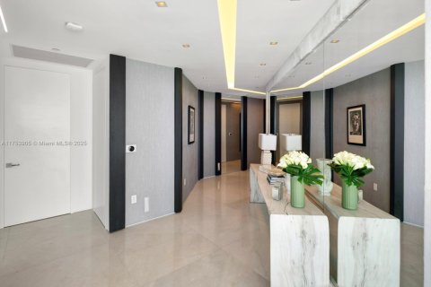 Condominio en venta en Miami Beach, Florida, 3 dormitorios, 233 m2 № 1860343 - foto 25