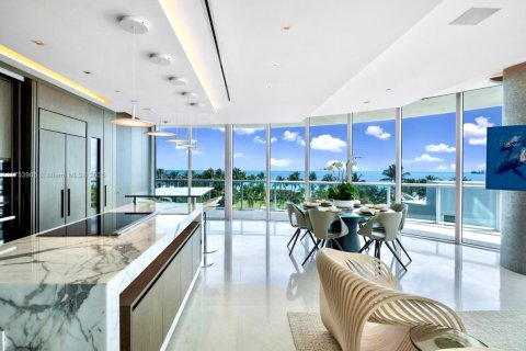 Condominio en venta en Miami Beach, Florida, 3 dormitorios, 233 m2 № 1860343 - foto 2