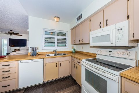 Casa en venta en Pinellas Park, Florida, 3 dormitorios, 128.11 m2 № 1885551 - foto 12