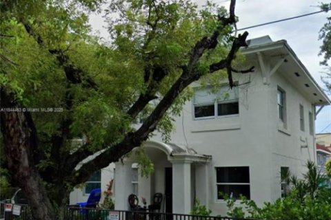 Коммерческая недвижимость в Майами, Флорида 156.63м2 № 2024306