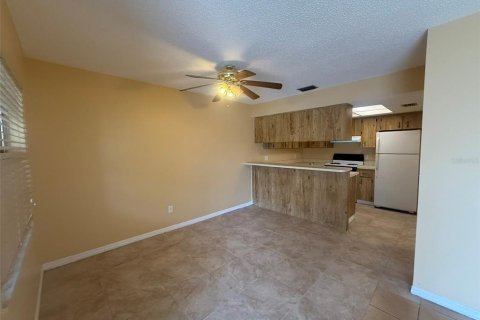 Apartamento en alquiler en Brandon, Florida, 2 dormitorios, 80.36 m2 № 1750158 - foto 5